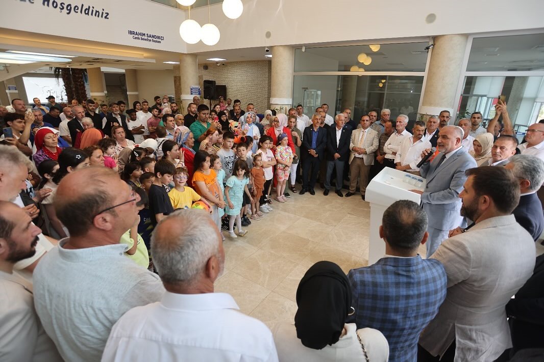 Miting gibi bayramlaşma