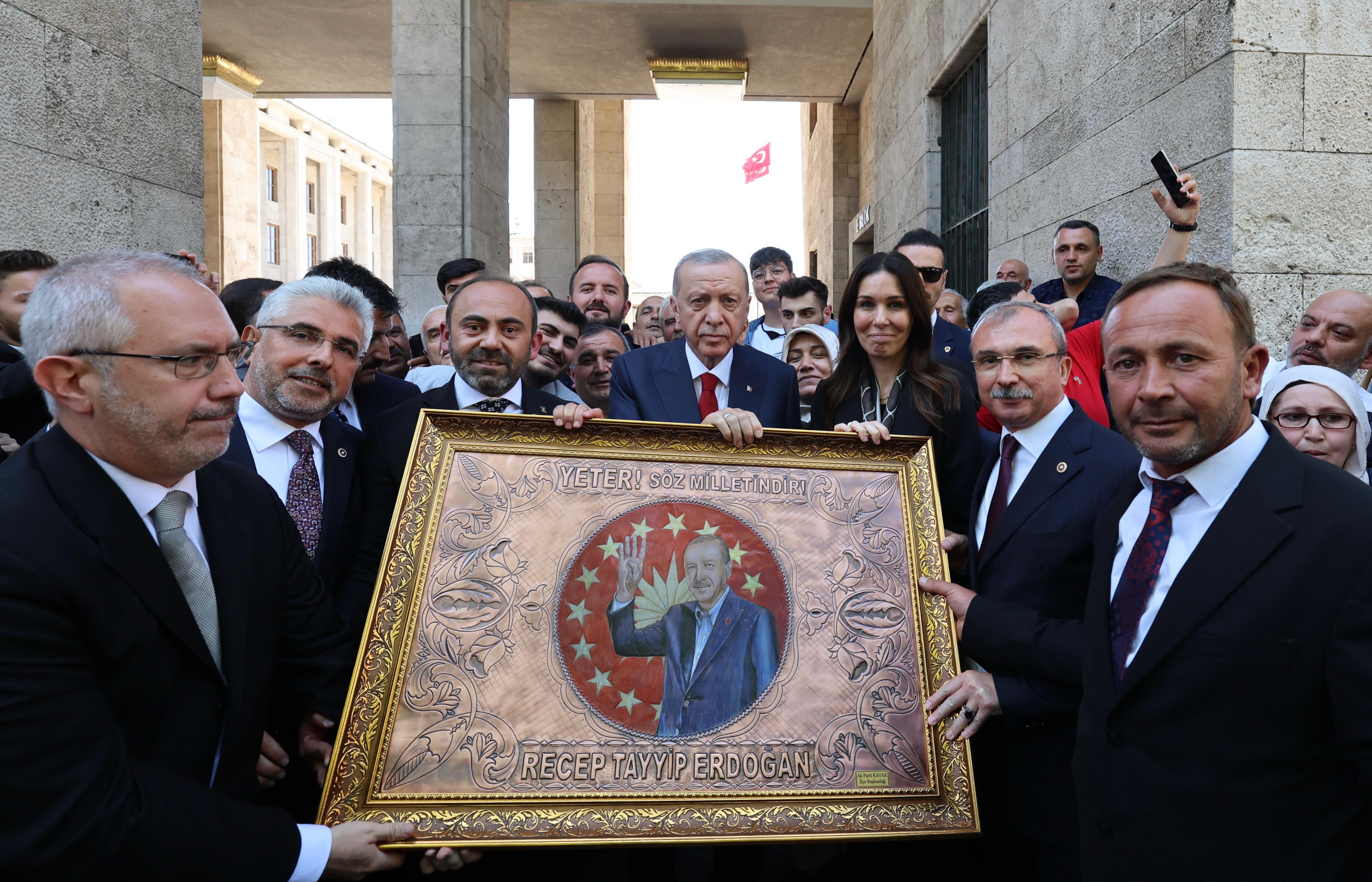 Başkan Bakır'dan Erdoğan’a hediye