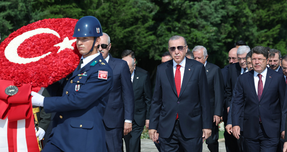 Cumhurbaşkanı Erdoğan, Anıtkabir Özel Defterini İmzaladı