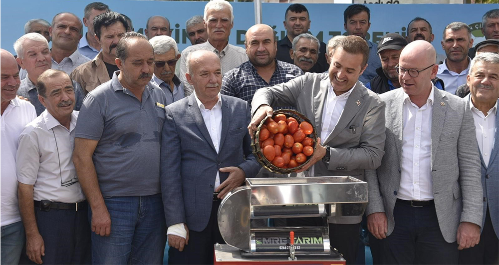 Balıkesir Büyükşehir Belediyesi'nden Çiftçilere Salça Makinesi Desteği