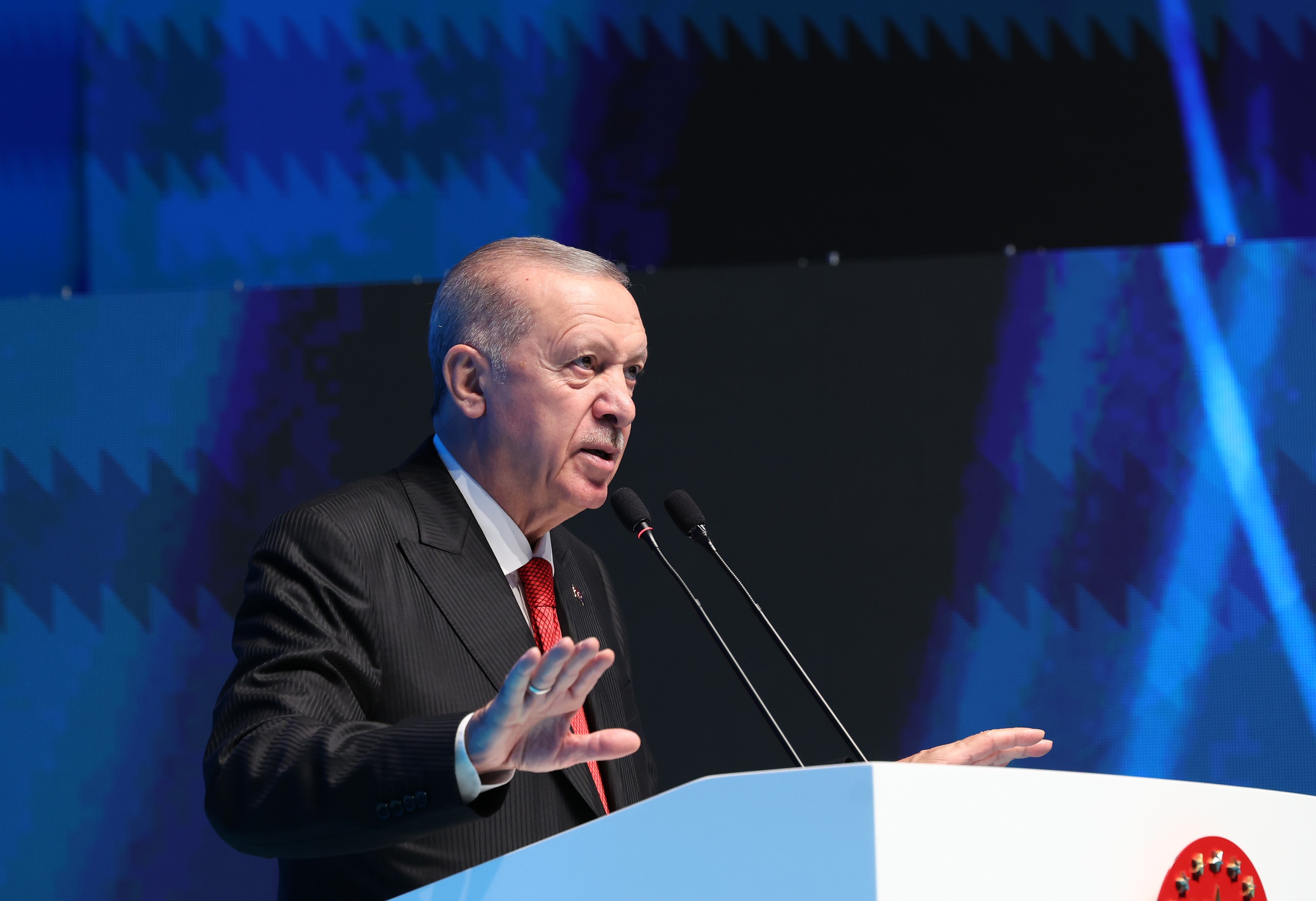 Erdoğan: Sosyal Medya ve Oyunlar Gençlerimizi Zehirliyor