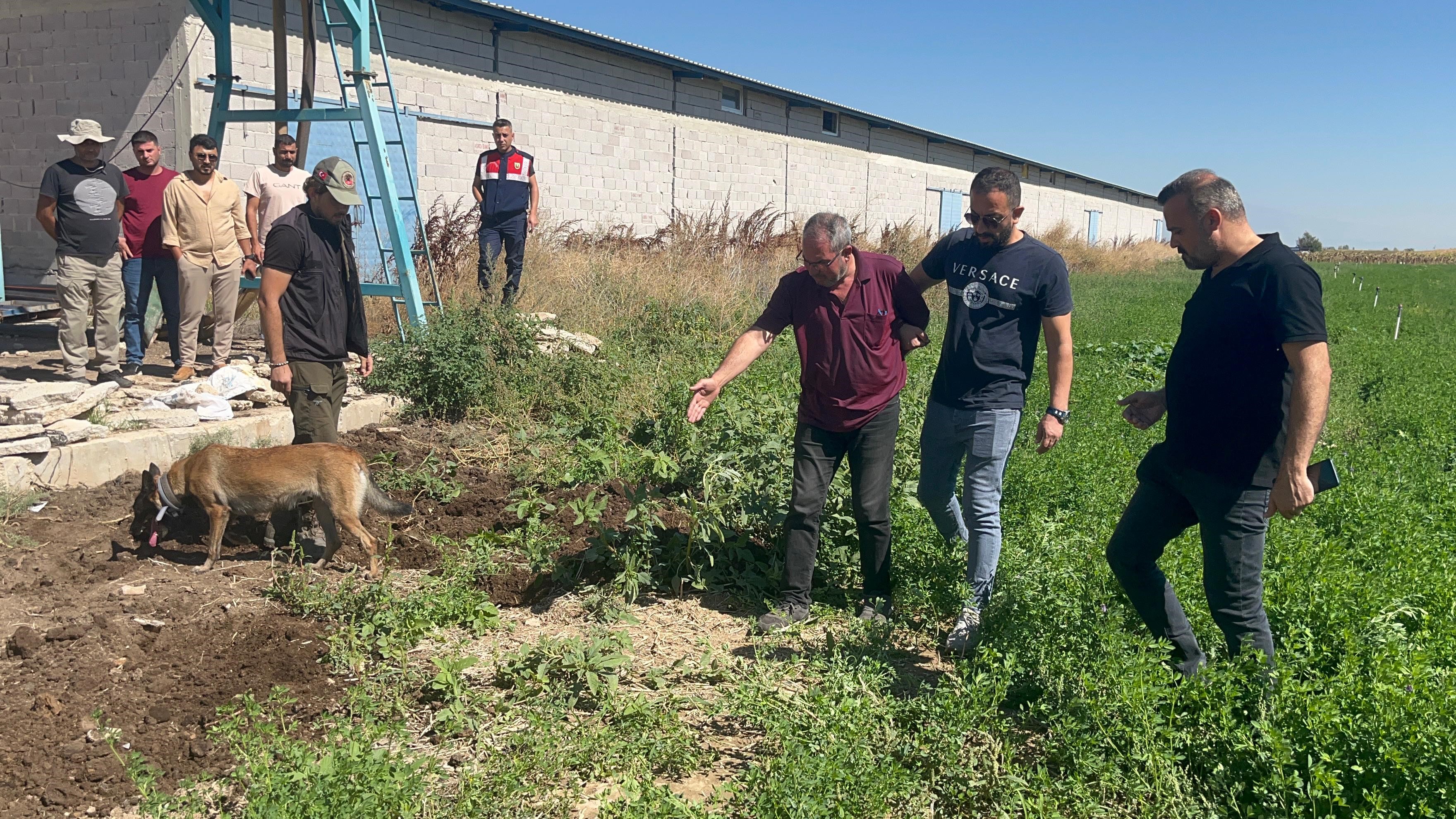 Dayısını önce öldürdü, sonra başında ağladı